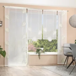 Fensterdekoration aus feinem Käseleinen