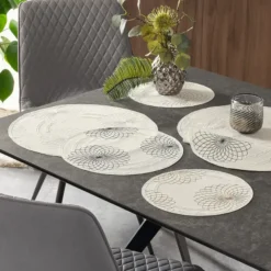 Moderner Tischschmuck mit edlem Lurex-Effek